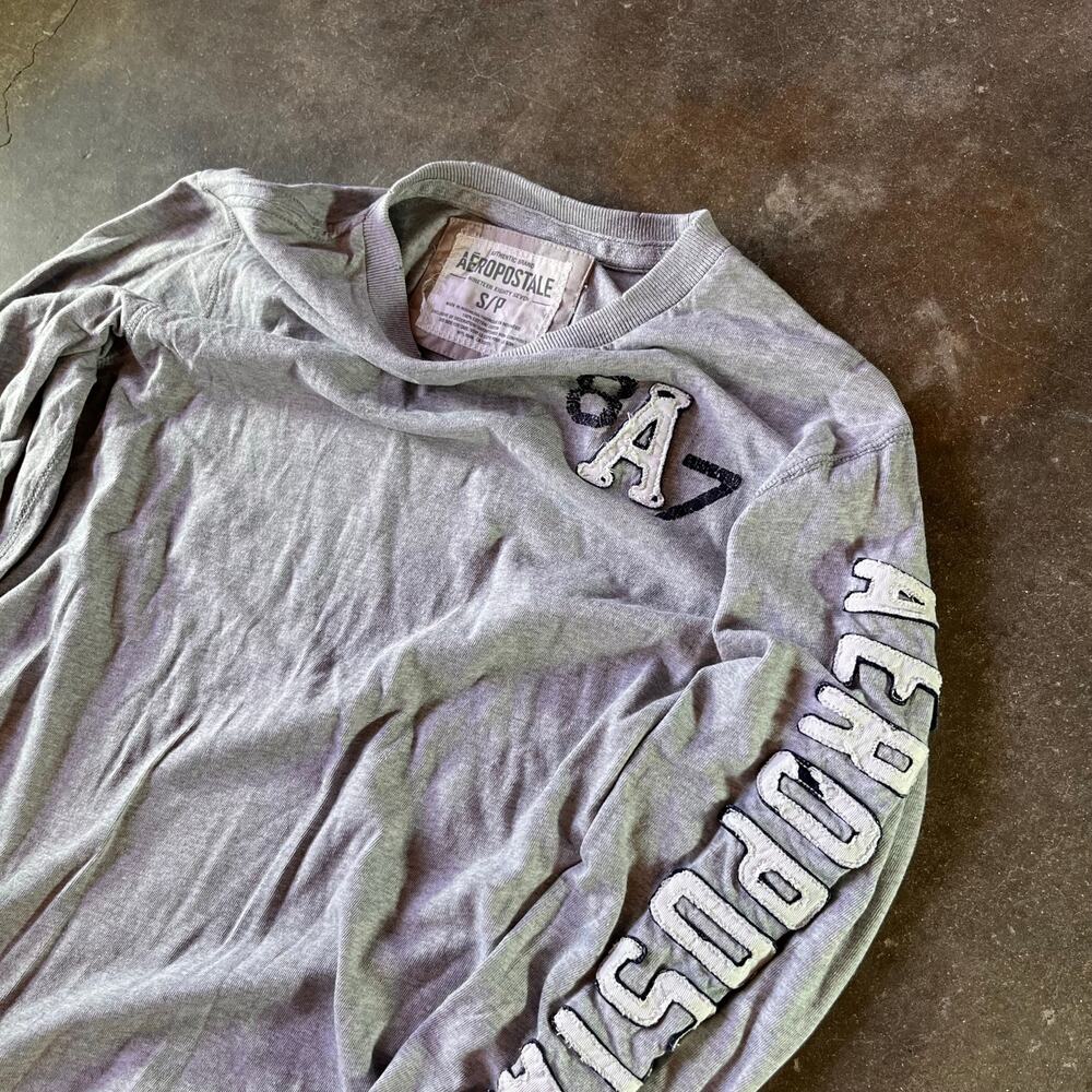 Y2K vintage Aeropostale embossed gray/white longsleeve shirt men’s small